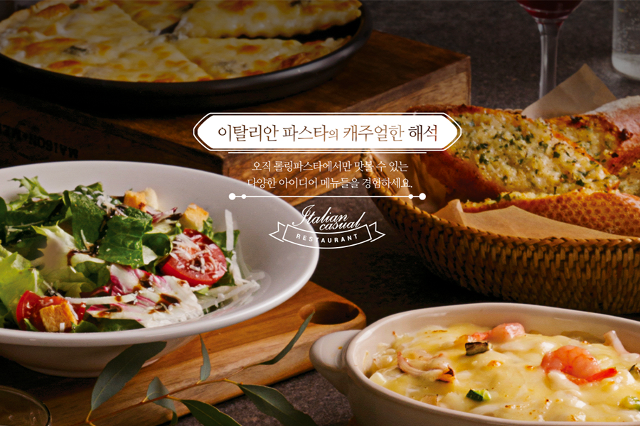 Rolling Pasta餐廳的西式餐食盛裝展示,包含沙拉、義大利麵和烤餅等西式美味。