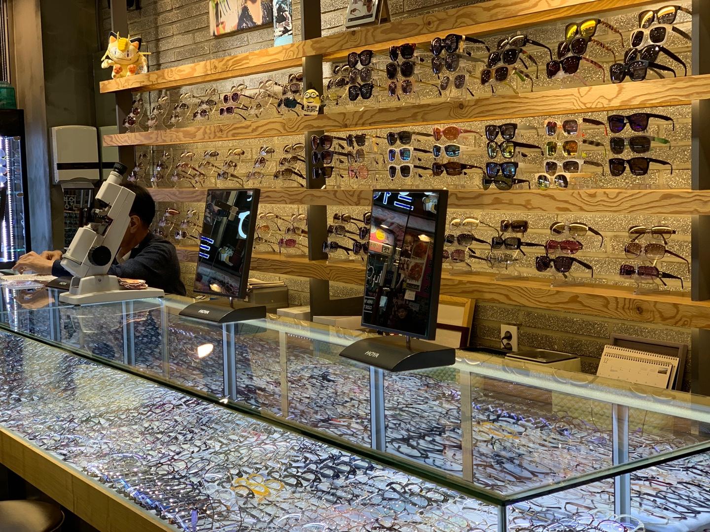 korea, seoul, myeongdong, shopping, contacts, contact lenses, glasses, sunglasses, eye test, optometry, discount, shipping, optical