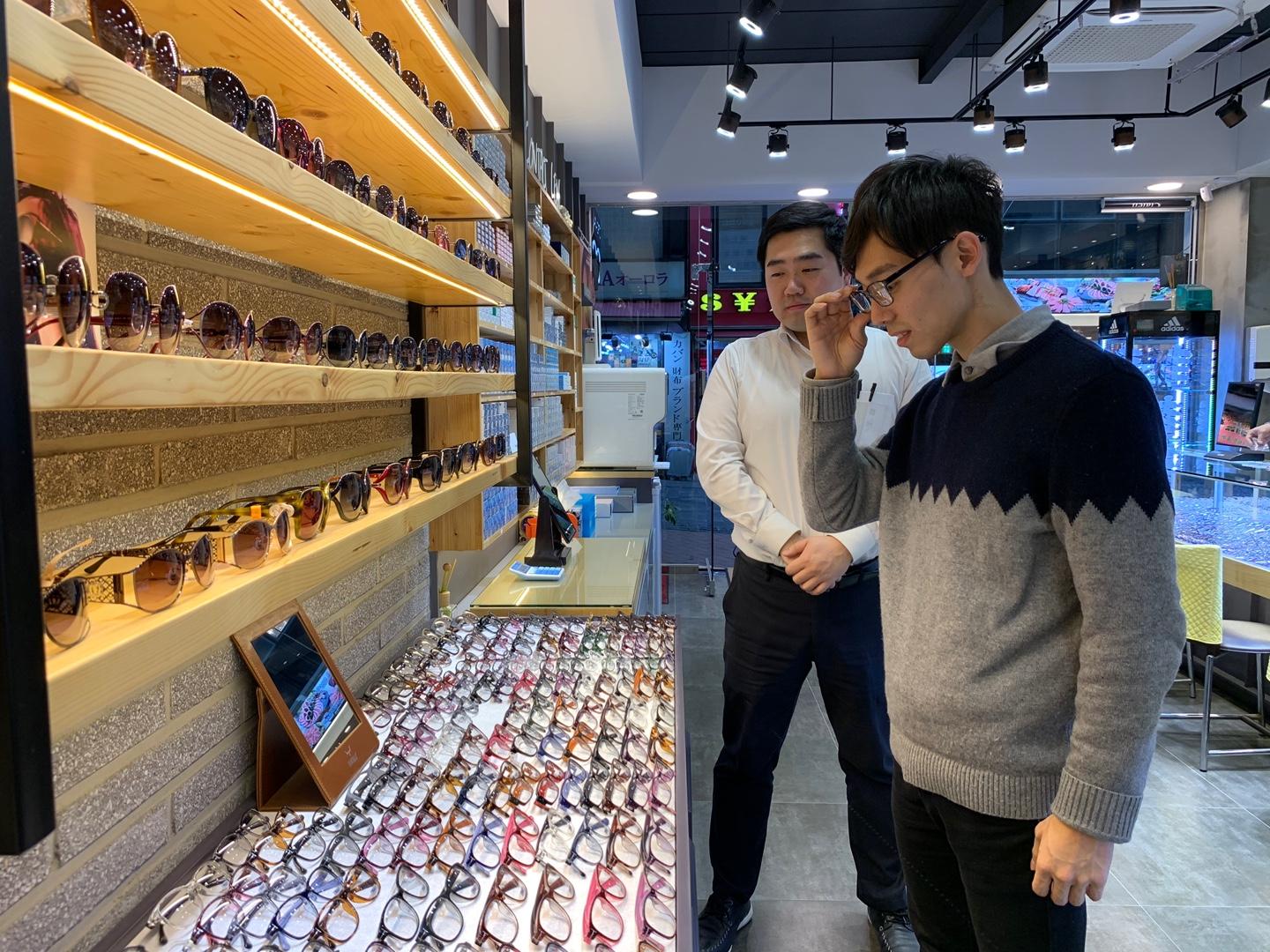 korea, seoul, myeongdong, shopping, contacts, contact lenses, glasses, sunglasses, eye test, optometry, discount, shipping, optical