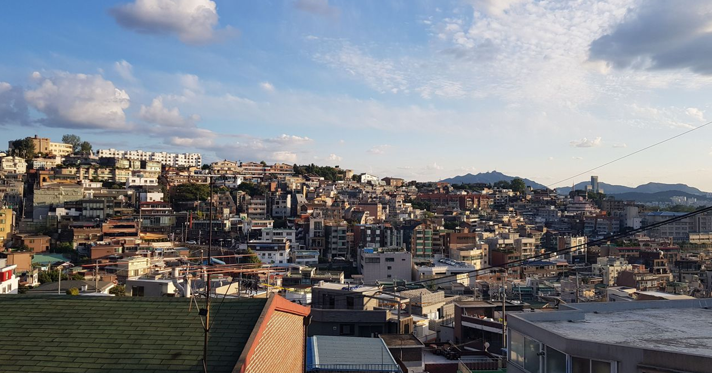 俯瞰首爾當地景點的全景圖，推薦首次來韓必看，提供有趣且吸引人的在地旅遊景點。