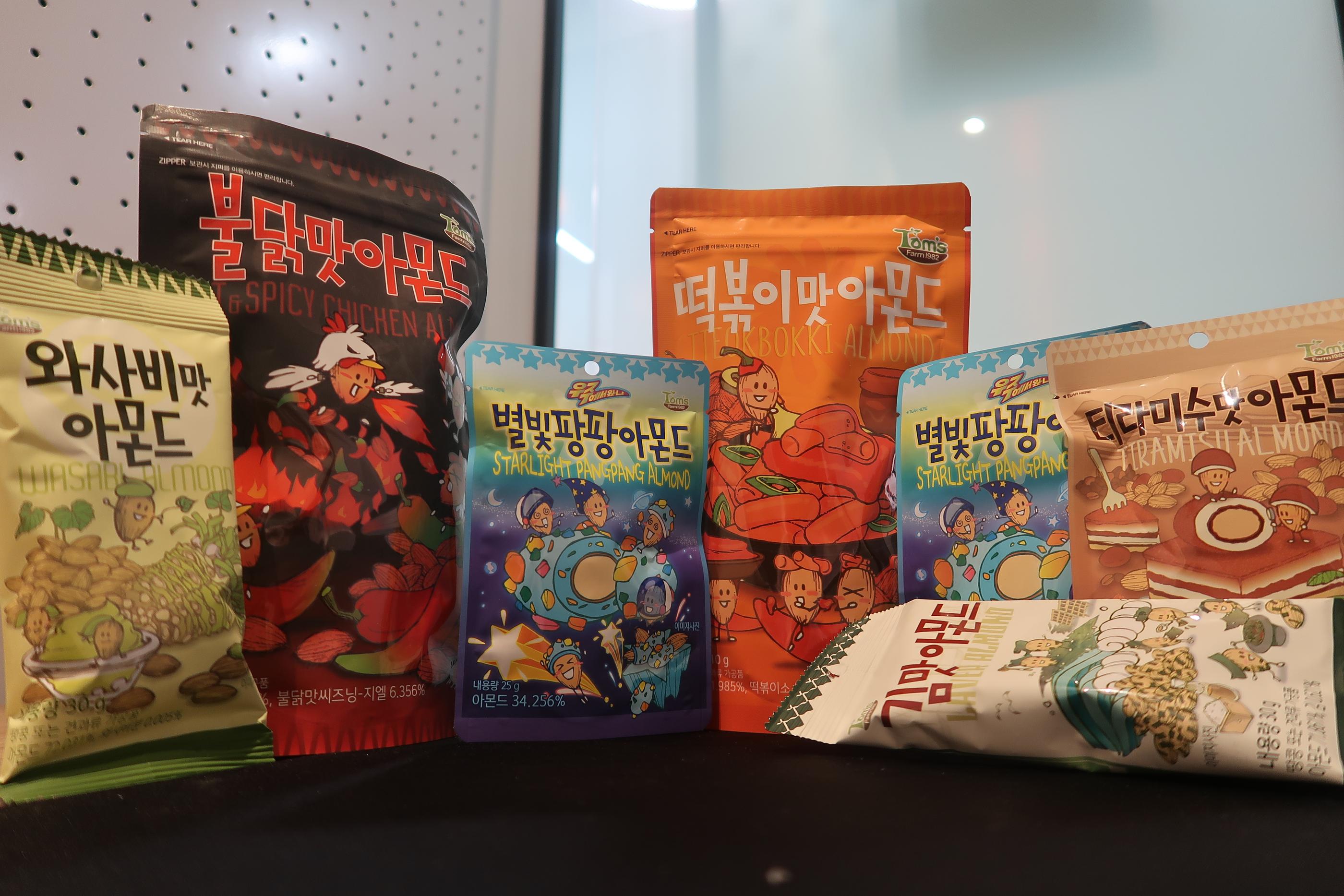 korea, seoul, incheon, airport, souvenir, almonds, snacks, spicy noodle, spicy chicken noodle, wasabi, seaweed, pickup, tiramisu, creatrip, trip, travel, purchase, gilim, honey butter almond