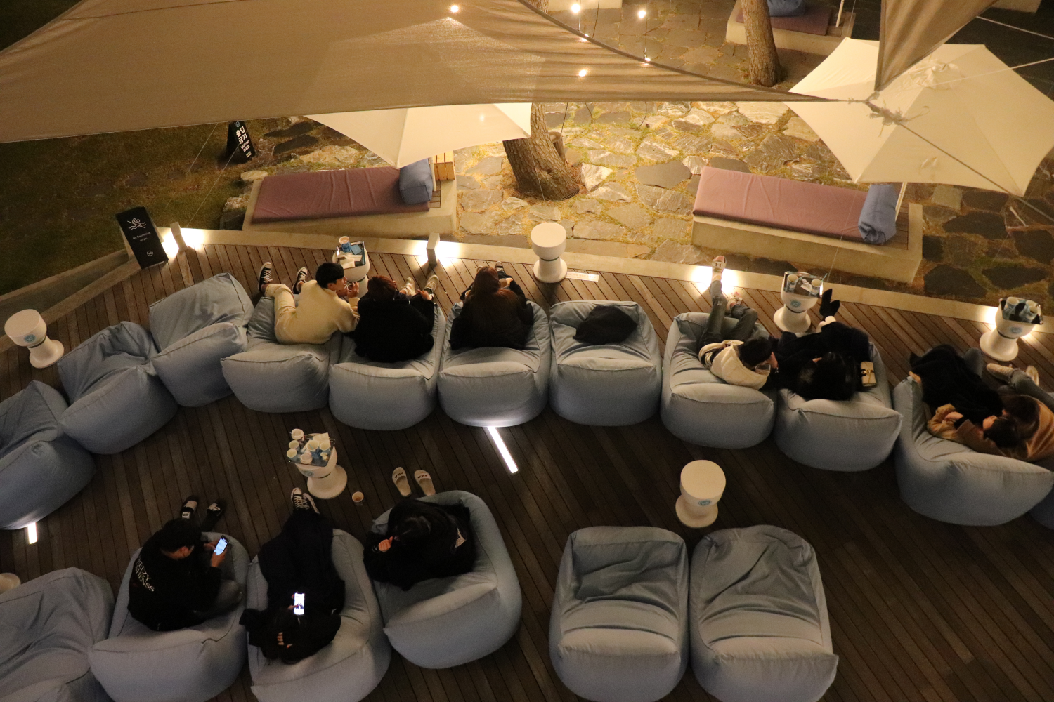 眼前就是大海，具開闊視野的Waveon Coffee 屋頂露台咖啡廳