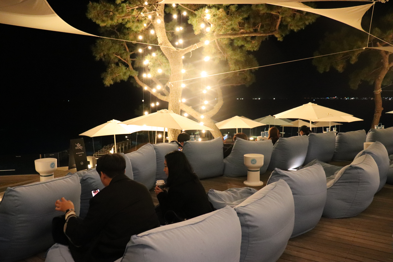 korea, busan, beach, ocean, view, cafe, coffee, cold brew, gift, hot place, instagram, rooftop, terrace, bean bag, private room, private building, free coffee, free americano, coupon, gijang, ilgwang, station, beautiful, stunning, wave, breeze, relax, chill