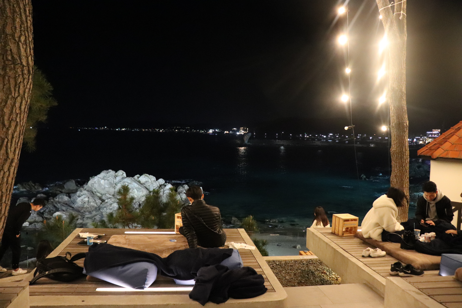 眼前就是大海，具開闊視野的Waveon Coffee 屋頂露台咖啡廳