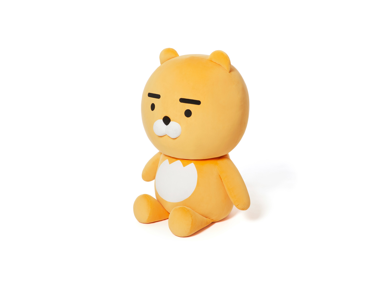 在居家設計中，巨型 Ryan 布偶成為一個吸引視線的部分，平易近人的姿態帶來心靈快樂。