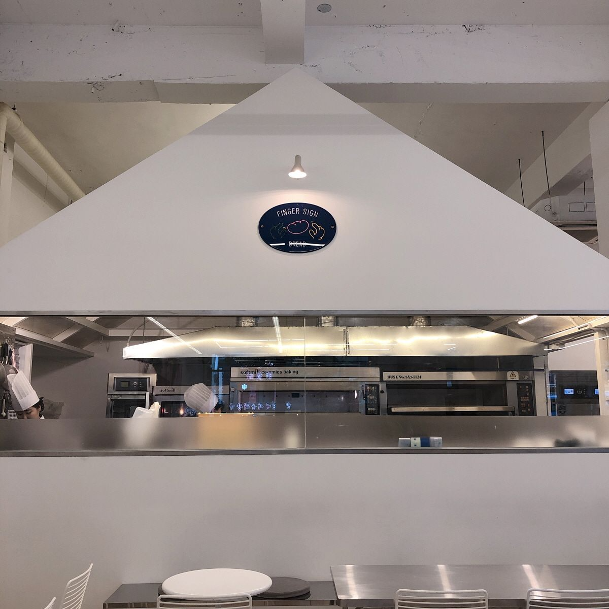 韓国カフェ、小さなハワイ、ソウルカフェ、明洞カフェ、ミョンドンカフェ、広いカフェ、ベーカリーカフェ、韓国ベーカリーカフェ、韓国パン屋、オシャレなパン屋、ルフトコーヒー