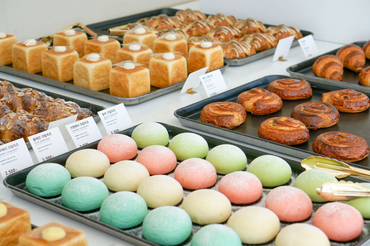 韓国カフェ、小さなハワイ、ソウルカフェ、明洞カフェ、ミョンドンカフェ、広いカフェ、ベーカリーカフェ、韓国ベーカリーカフェ、韓国パン屋、オシャレなパン屋、ルフトコーヒー