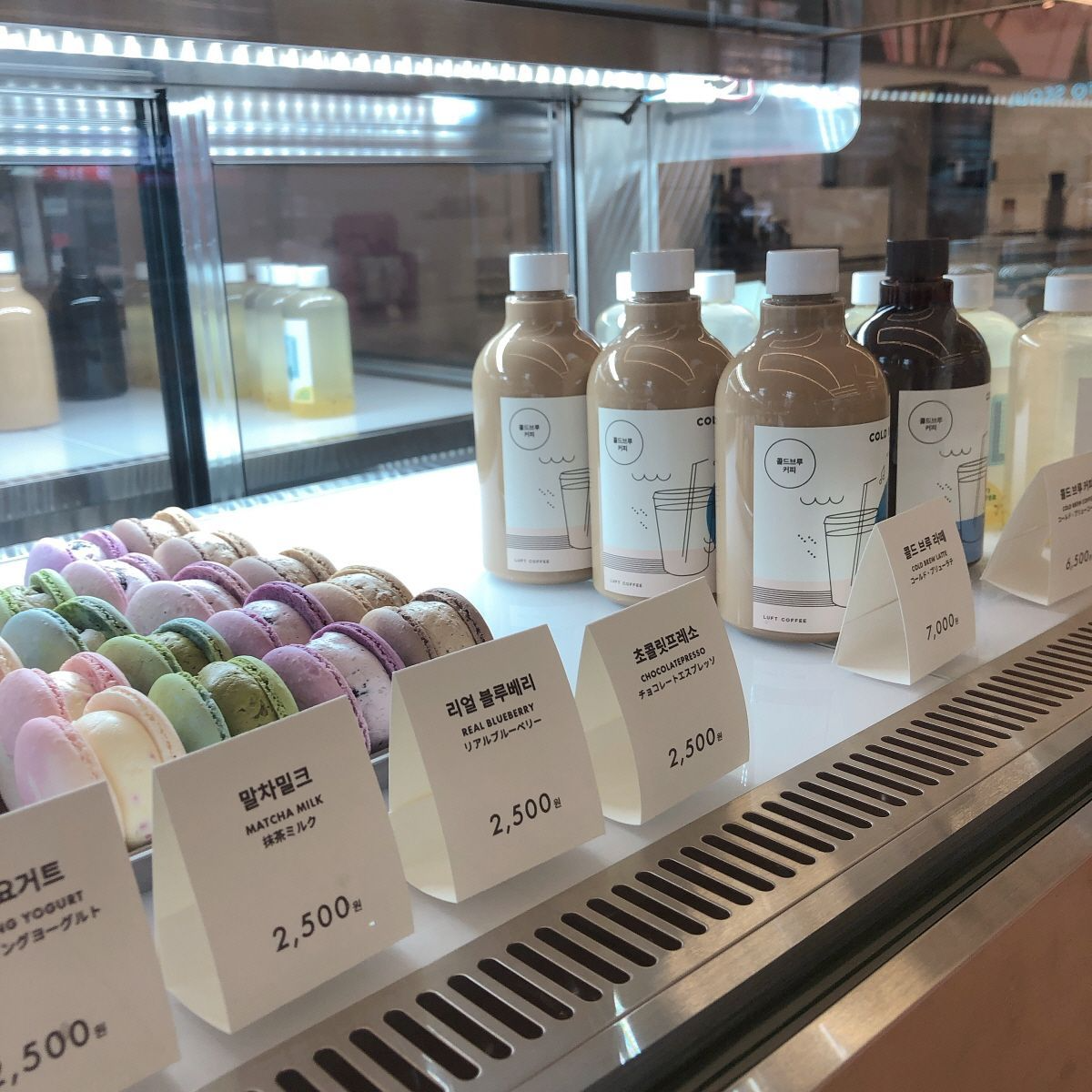 韓国カフェ、小さなハワイ、ソウルカフェ、明洞カフェ、ミョンドンカフェ、広いカフェ、ベーカリーカフェ、韓国ベーカリーカフェ、韓国パン屋、オシャレなパン屋、ルフトコーヒー