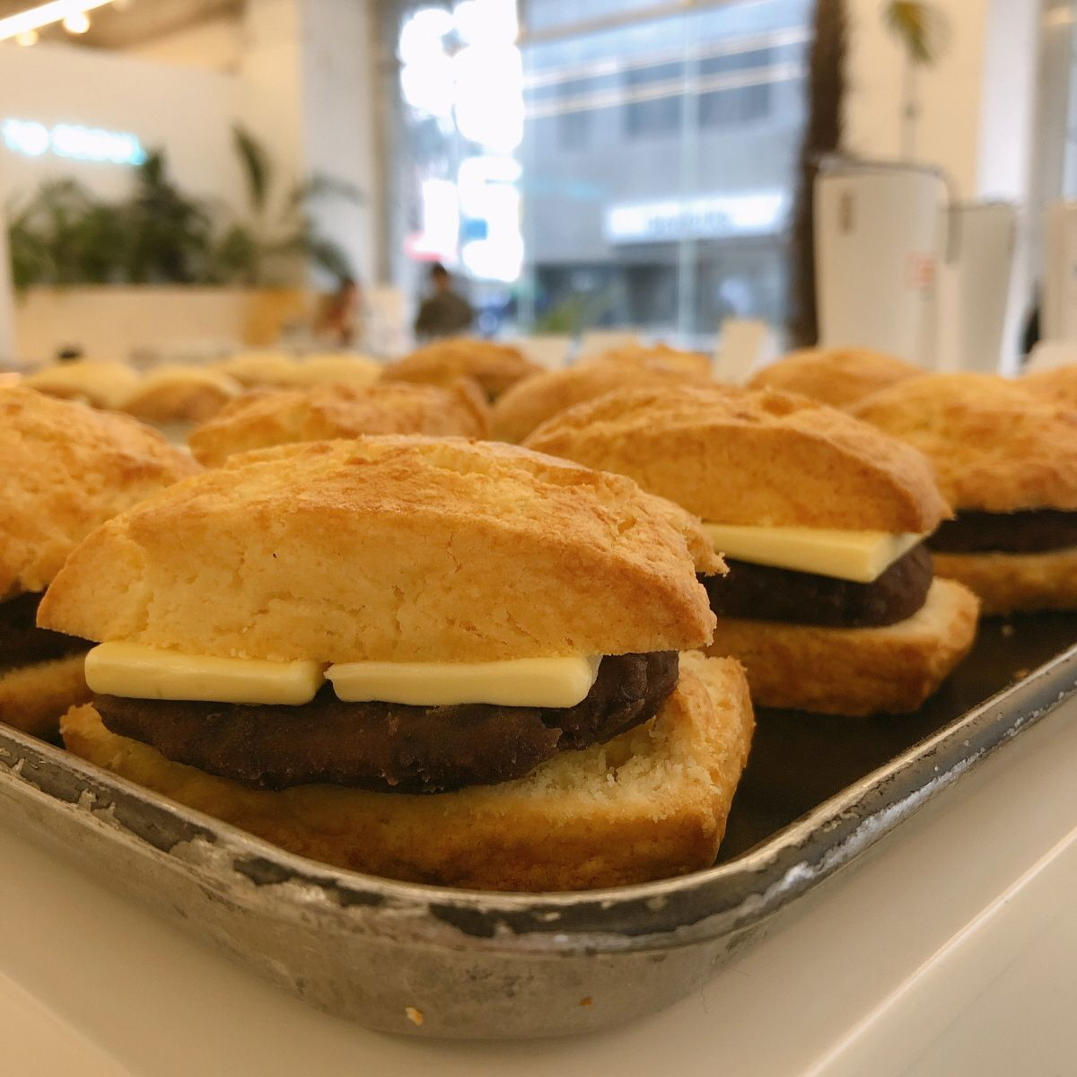 韓国カフェ、小さなハワイ、ソウルカフェ、明洞カフェ、ミョンドンカフェ、広いカフェ、ベーカリーカフェ、韓国ベーカリーカフェ、韓国パン屋、オシャレなパン屋、ルフトコーヒー