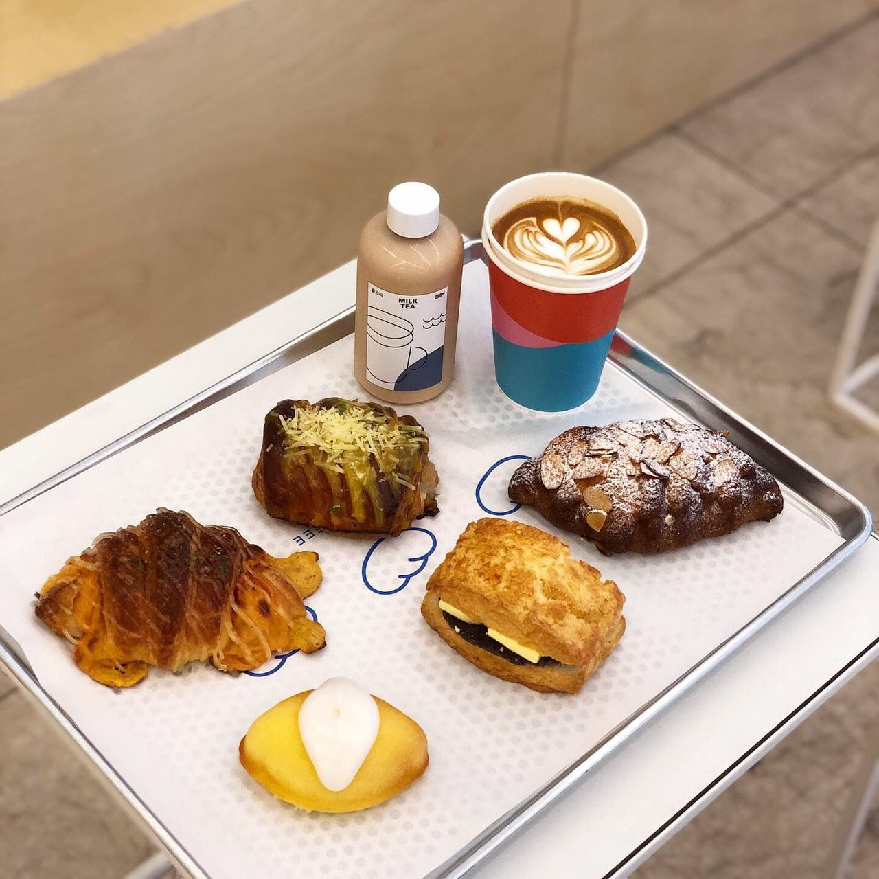 韓国カフェ、小さなハワイ、ソウルカフェ、明洞カフェ、ミョンドンカフェ、広いカフェ、ベーカリーカフェ、韓国ベーカリーカフェ、韓国パン屋、オシャレなパン屋、ルフトコーヒー