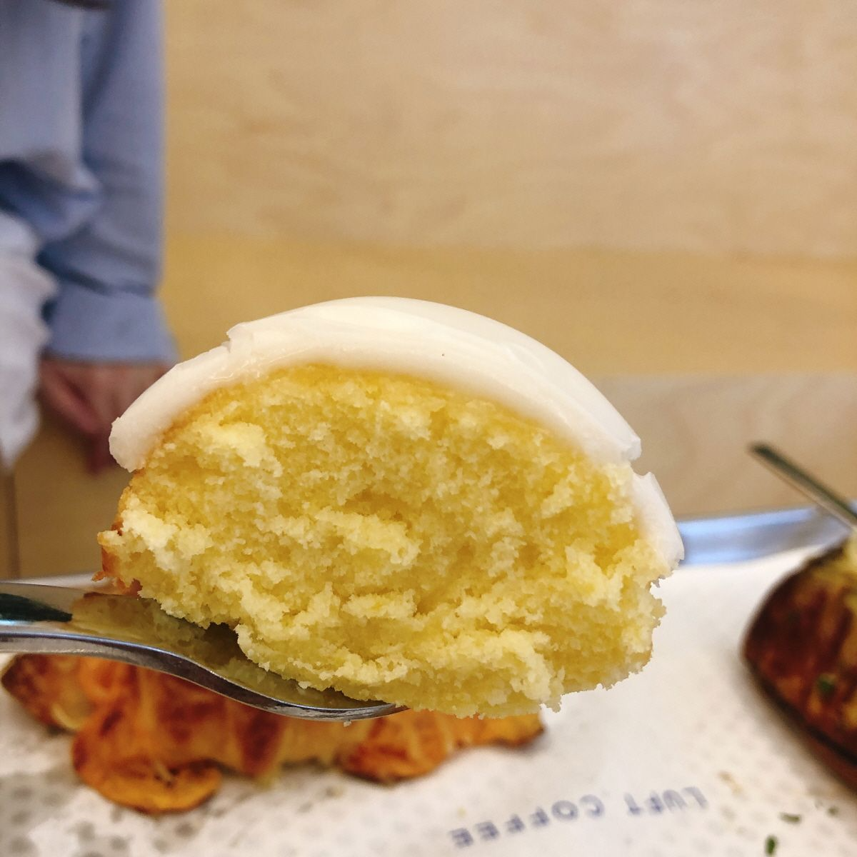 韓国カフェ、小さなハワイ、ソウルカフェ、明洞カフェ、ミョンドンカフェ、広いカフェ、ベーカリーカフェ、韓国ベーカリーカフェ、韓国パン屋、オシャレなパン屋、ルフトコーヒー