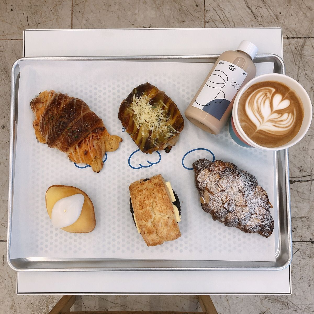 韓国カフェ、小さなハワイ、ソウルカフェ、明洞カフェ、ミョンドンカフェ、広いカフェ、ベーカリーカフェ、韓国ベーカリーカフェ、韓国パン屋、オシャレなパン屋、ルフトコーヒー