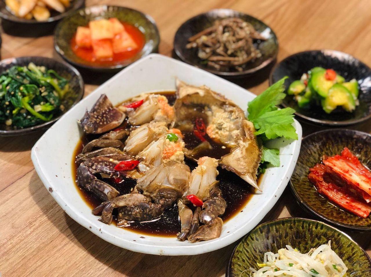 Samcheongdong | Traditional Korean Crab at Byeog-Odong