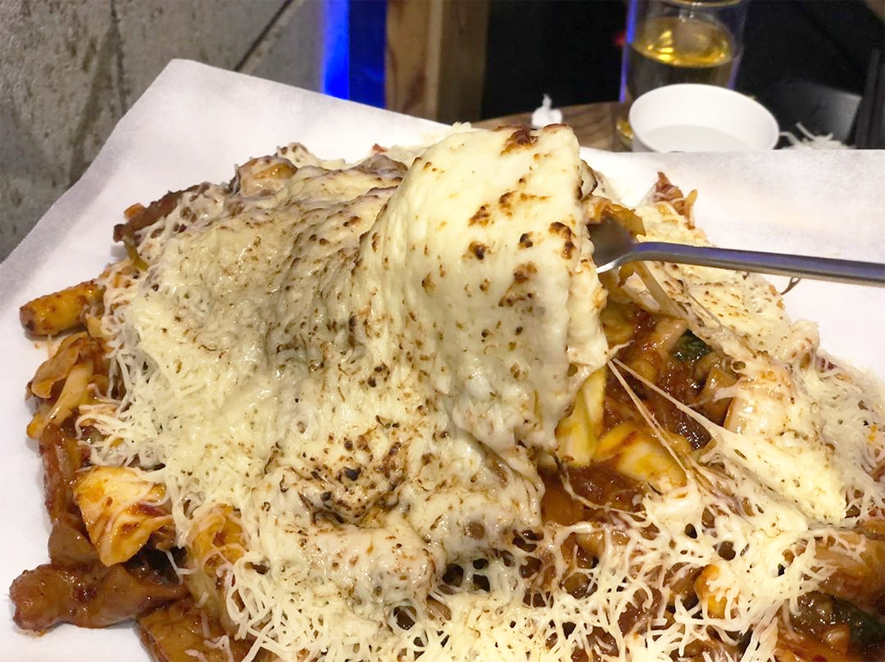 korea, seoul, food, high calorie, fat food, chicken, fried chicken, korean food, tteokbokki, spicy rice cake, gopchang, beef intestines, snacks, honey butter, almonds, cake, cookies, biscuits, cheese, jokbal, soju, pig