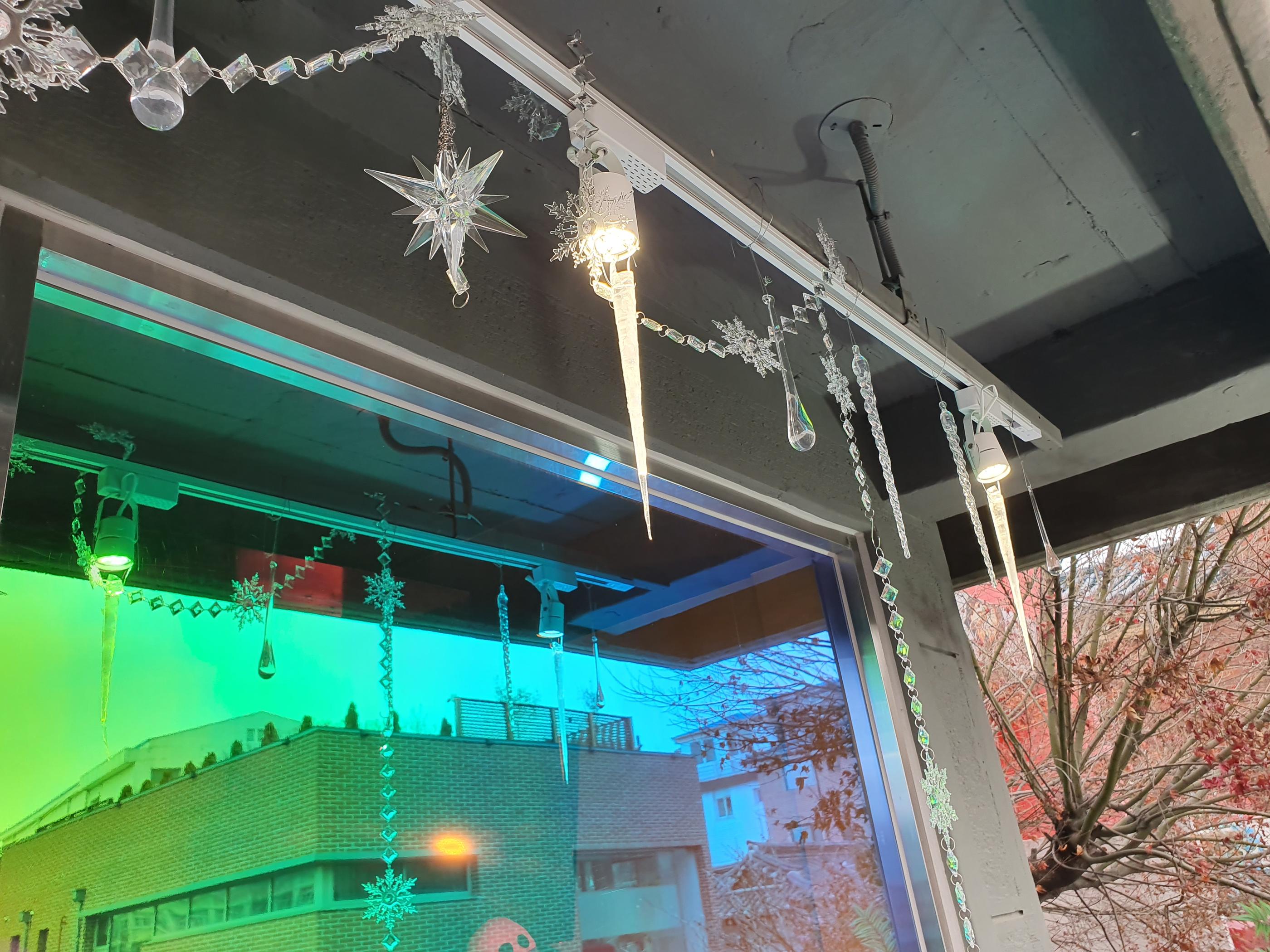 korea, seoul, samcheongdong, anguk, olaf, anna, elsa, frozen, popup store, merchandise, disney, disney plush, disney merchandise, frozen merchandise, children, movie, family time, frozen, frozen merchandise