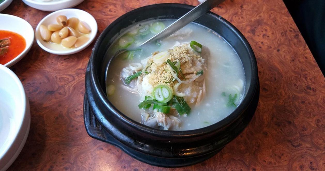 Wonjo Seoul Samgyetang: Nhà hàng gà tần sâm siêu ngon tại Busan