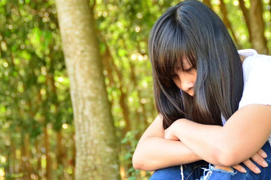 韩国社会标准的象征性表现, 强调外貌、财富、智慧等方面的高要求, 带来的心理压力.