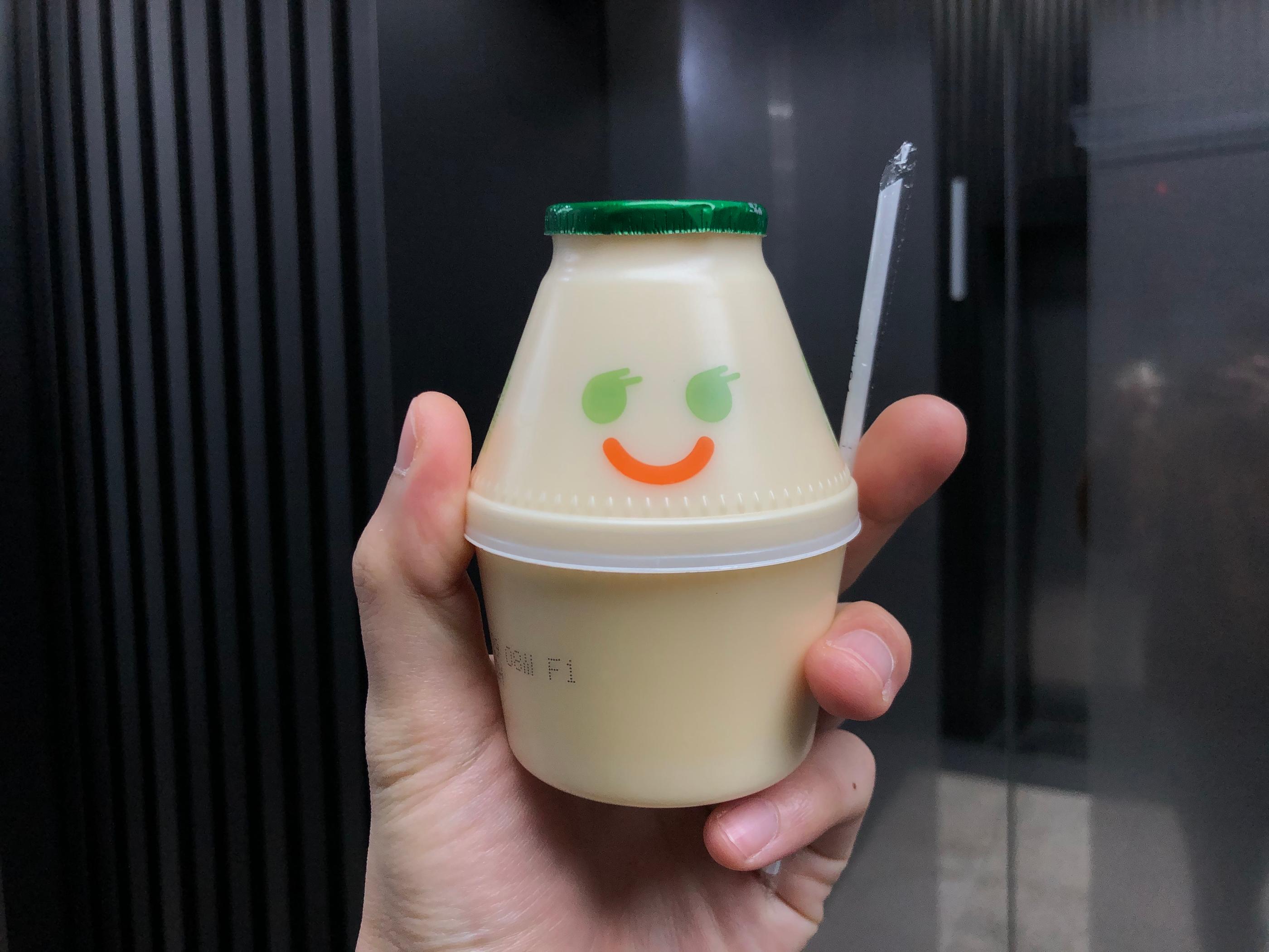 花樣變不停！韓國國民Binggrae(빙그레)牛奶推聖誕新包裝，必入手超可愛微笑復古造型！