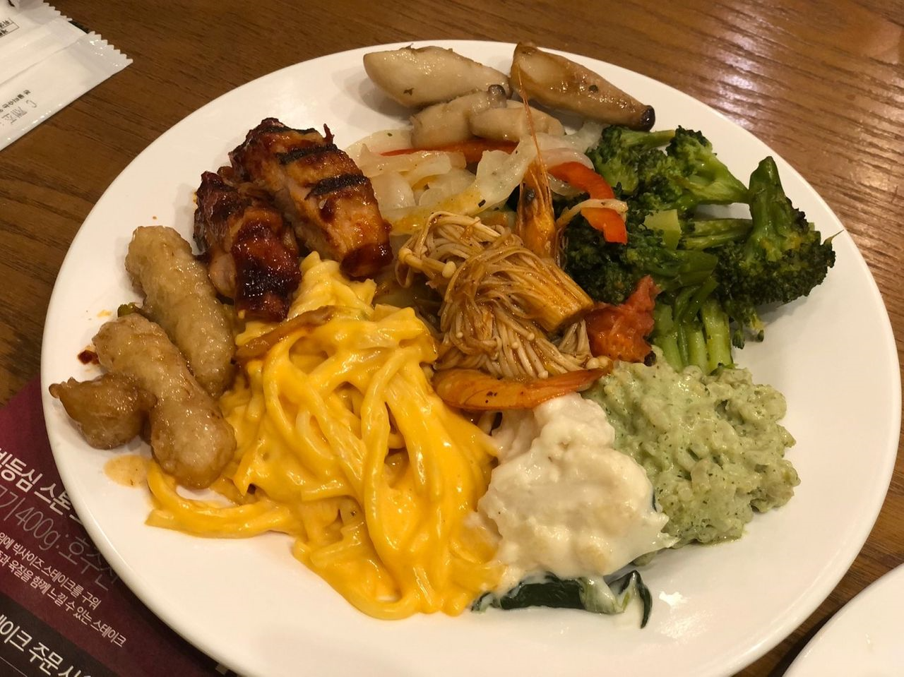 豊富な野菜メニューが揃うAshley、サラダや軽食が楽しめる