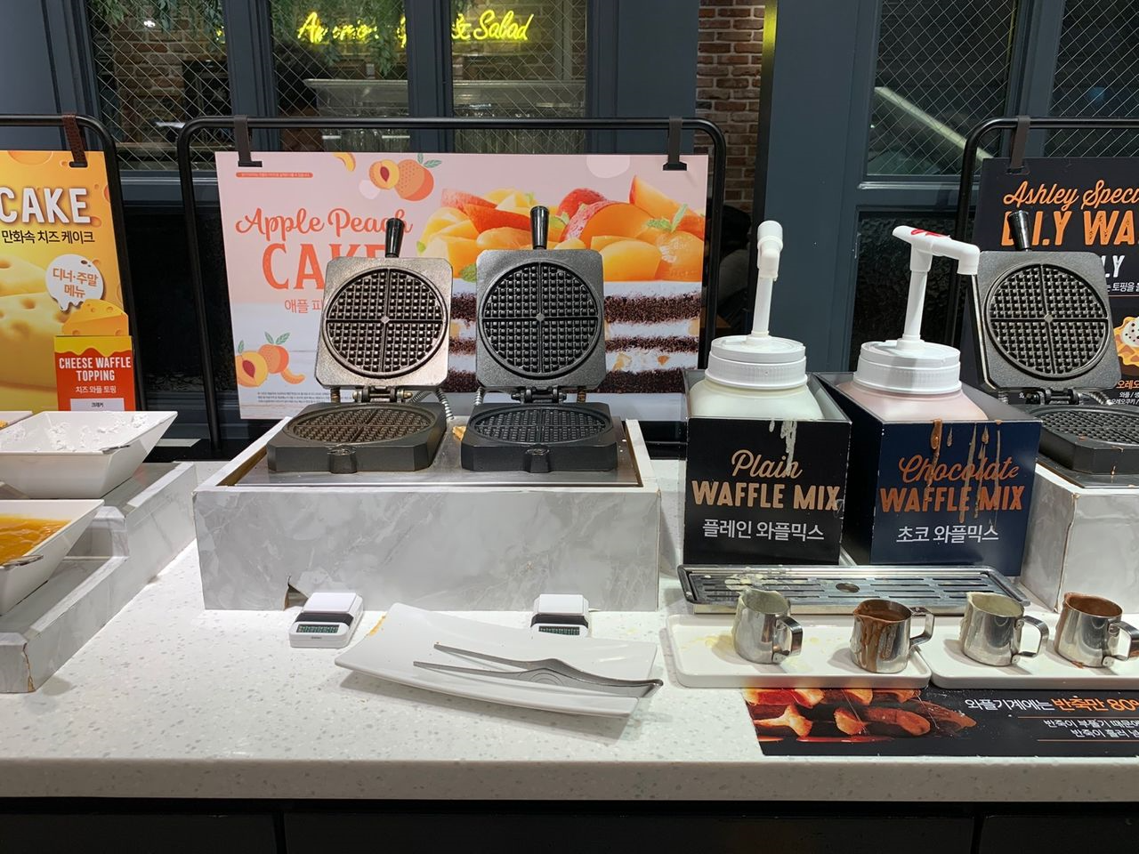 Ashleyのチーズワッフルステーション、デザートのバリエーションが豊富