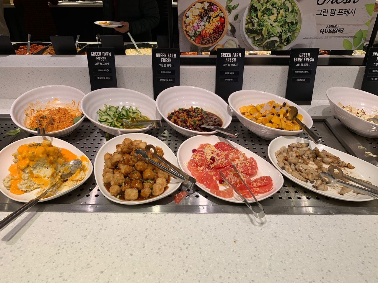 デザートコーナーの食材セット、Ashleyの自分好みのデザート作り