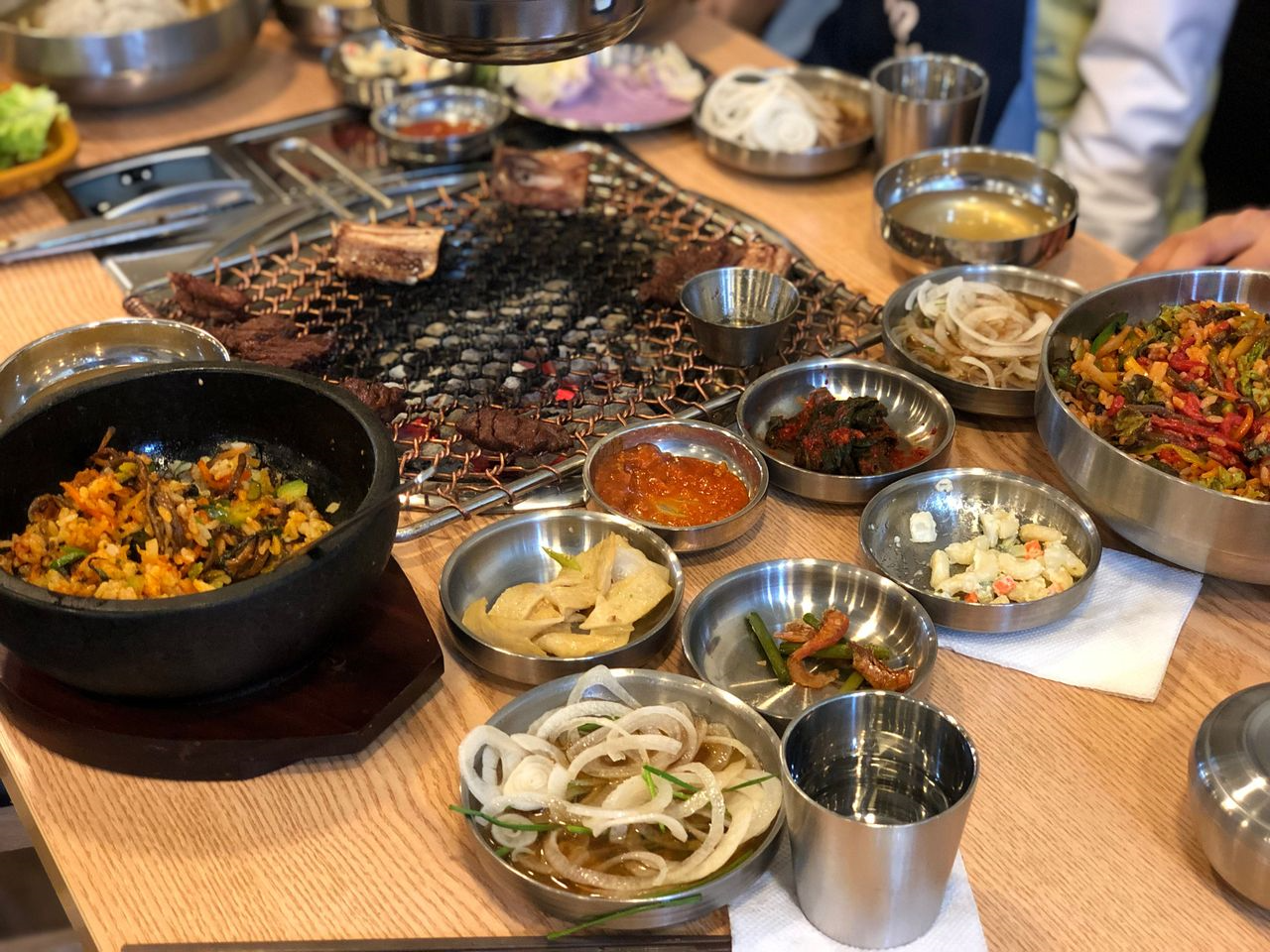 五道麵屋で提供される韓国伝統料理の数々、ヘルシーでボリュームたっぷりなサイドメニューが揃う。