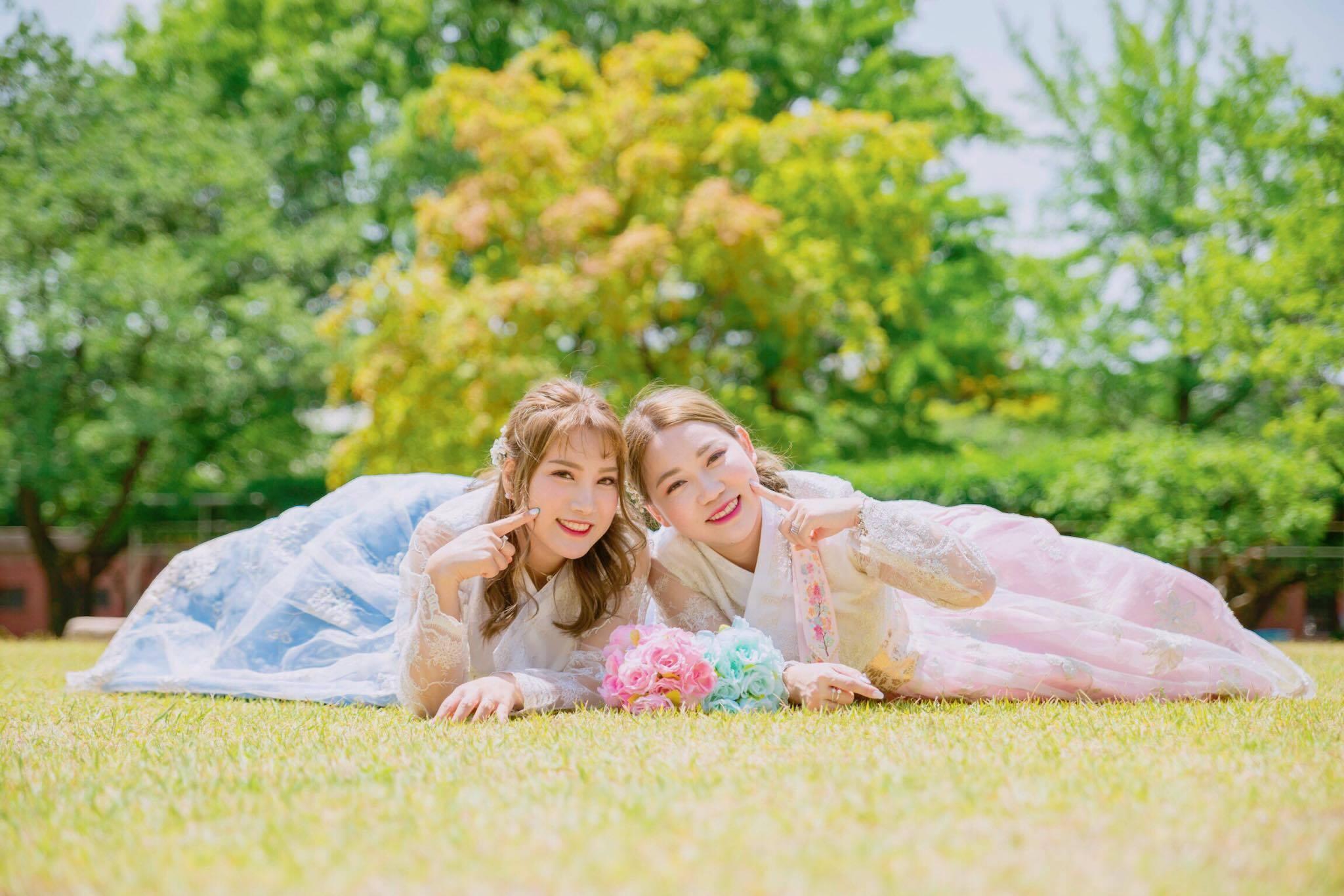 プロのメイクとヘアスタイリングが準備されたパウダー部屋の風景