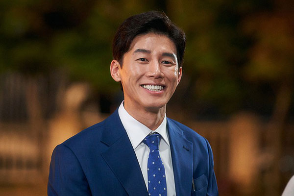 《正直的候選人》是2020年引起期待的韓國喜劇,預告片點擊量達500萬。