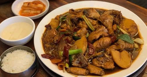 Myeongdong's「Andong Jjimdak」serves soft, spicy, and delicious braised chicken!
