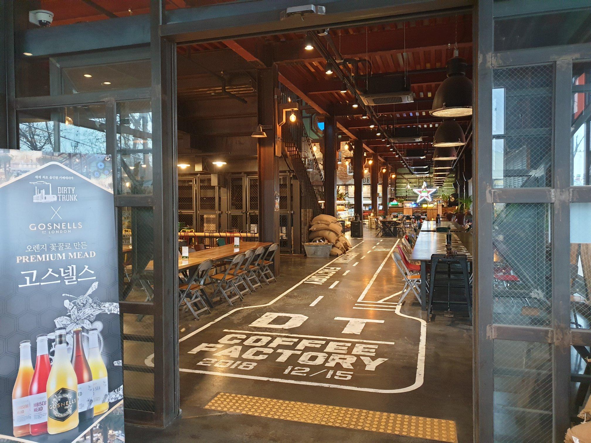 Cafe + Bakery + Restaurant + Bar | Instagram Superstar of Paju, seoul, paju, travel, pasta, burger, pastries, pastry, cakes, wine, beer, heineken, cafe tour, korea, seoul, paju