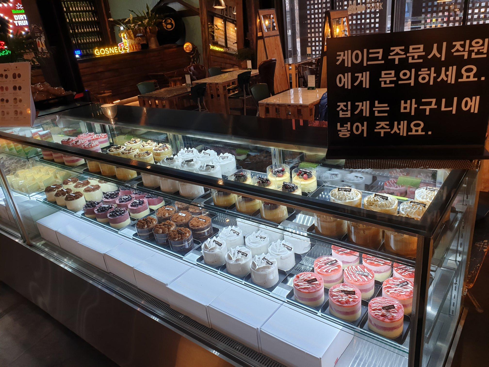 Cafe + Bakery + Restaurant + Bar | Instagram Superstar of Paju, seoul, paju, travel, pasta, burger, pastries, pastry, cakes, wine, beer, heineken, cafe tour, korea, seoul, paju