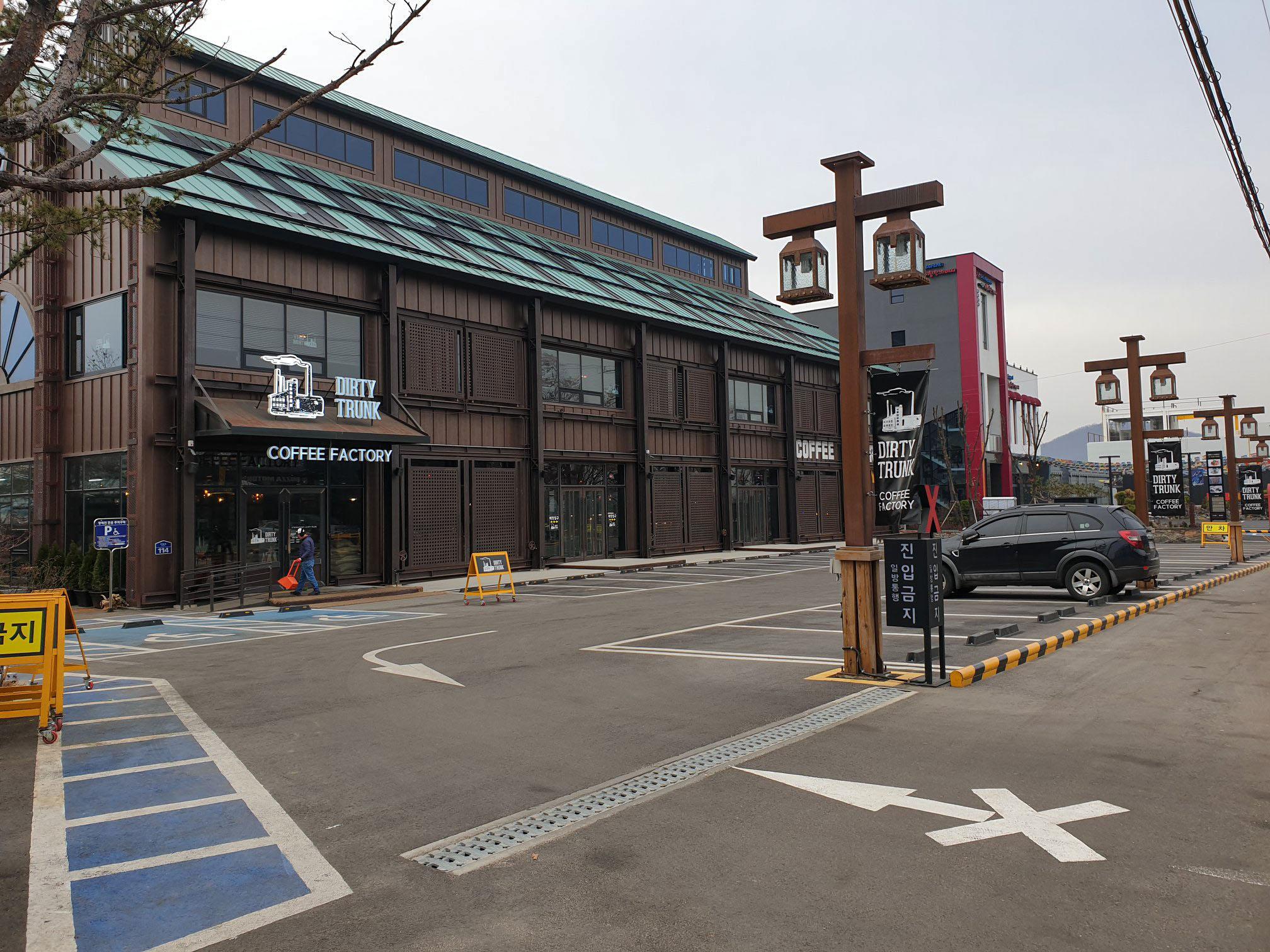 Cafe + Bakery + Restaurant + Bar | Instagram Superstar of Paju, seoul, paju, travel, pasta, burger, pastries, pastry, cakes, wine, beer, heineken, cafe tour, korea, seoul, paju