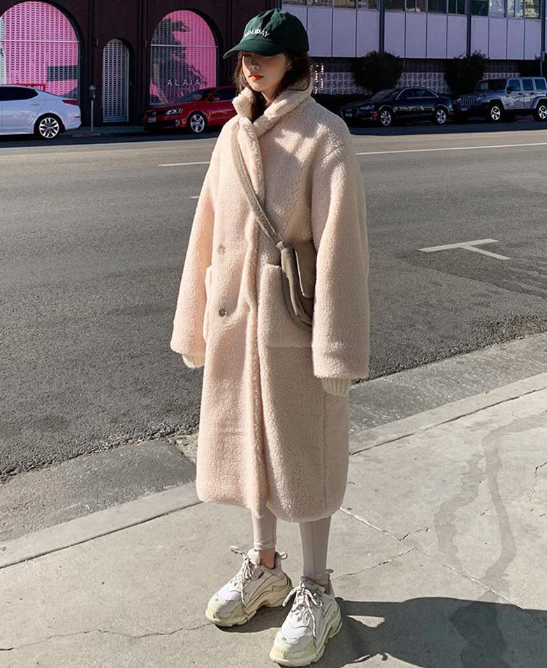 เที่ยวเกาหลีหน้าหนาว ไอเทมไหนต้องมี? อัพเดทเทรนด์การแต่งตัวและแฟชั่นไอเทมห้ามพลาดสำหรับหน้าหนาว 2025