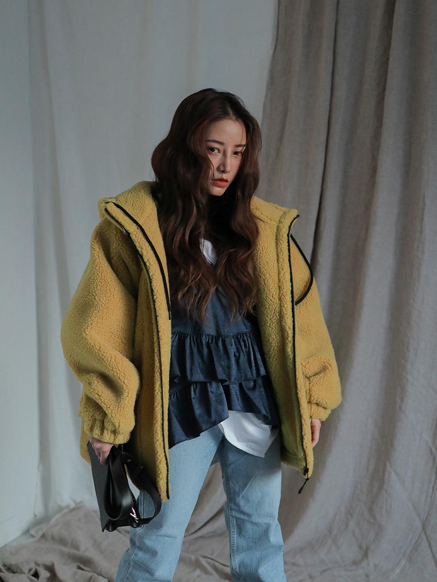 เที่ยวเกาหลีหน้าหนาว ไอเทมไหนต้องมี? อัพเดทเทรนด์การแต่งตัวและแฟชั่นไอเทมห้ามพลาดสำหรับหน้าหนาว 2025