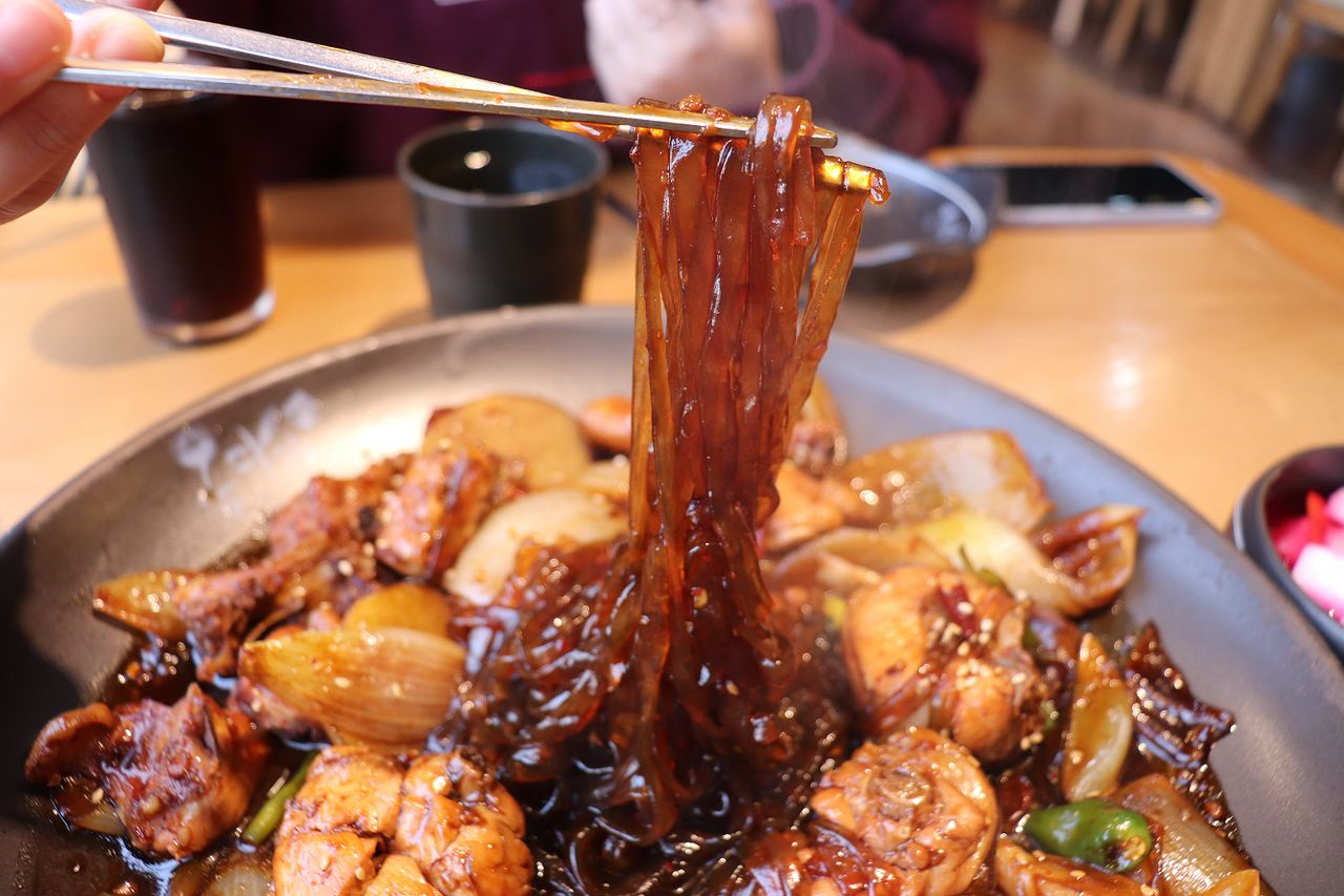 オンダレチムタクチムタク 韓国旅行 弘大 安東チムタク 弘大グルメ店 オンダレチムタク 韓国料理