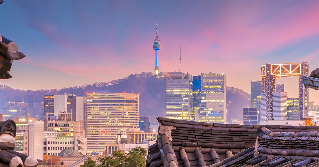 首爾日落時分的城市天際線與N首爾塔的壯麗景色