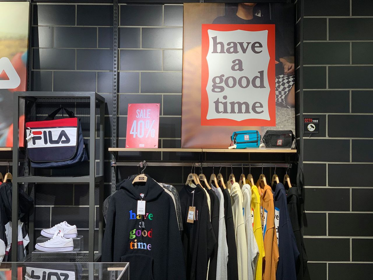 Shopping is undeniable when traveling in Korea! Complete list of reasonable sneaker stores in Myungdong that are worth your time.