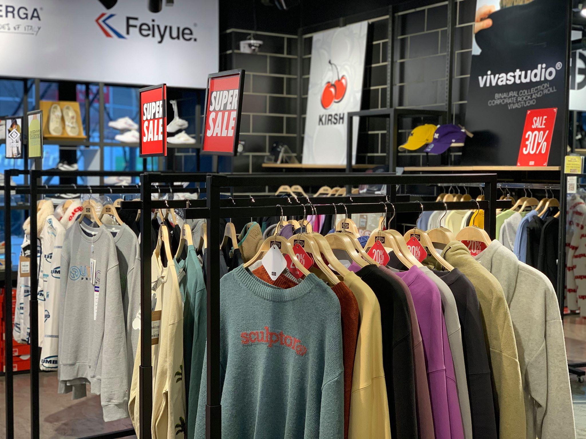 Shopping is undeniable when traveling in Korea! Complete list of reasonable sneaker stores in Myungdong that are worth your time.