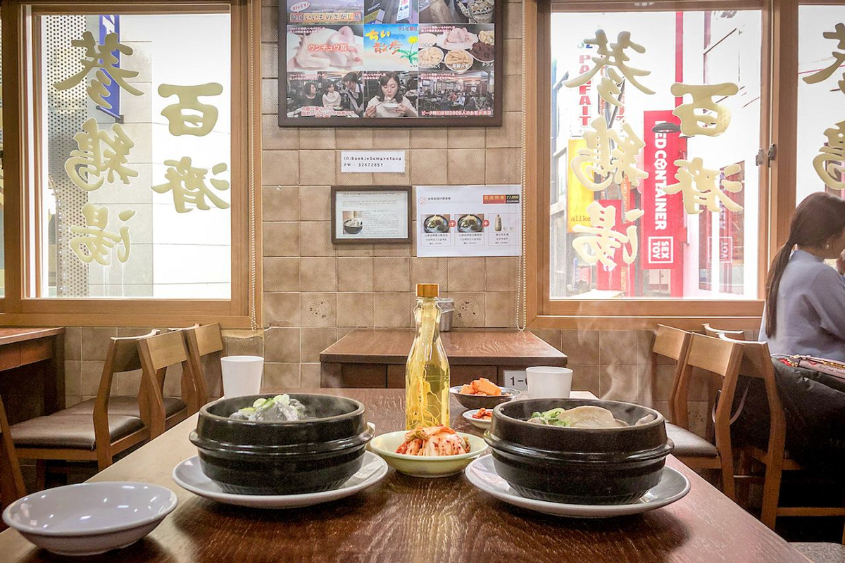 テレビに出た美味しいお店 ソウル ホットプレイス 明洞 百済参鶏湯 明洞グルメ店 韓国グルメ 参鶏湯 韓国料理 ソウル 韓国グルメ旅 韓国旅行 烏骨鶏湯