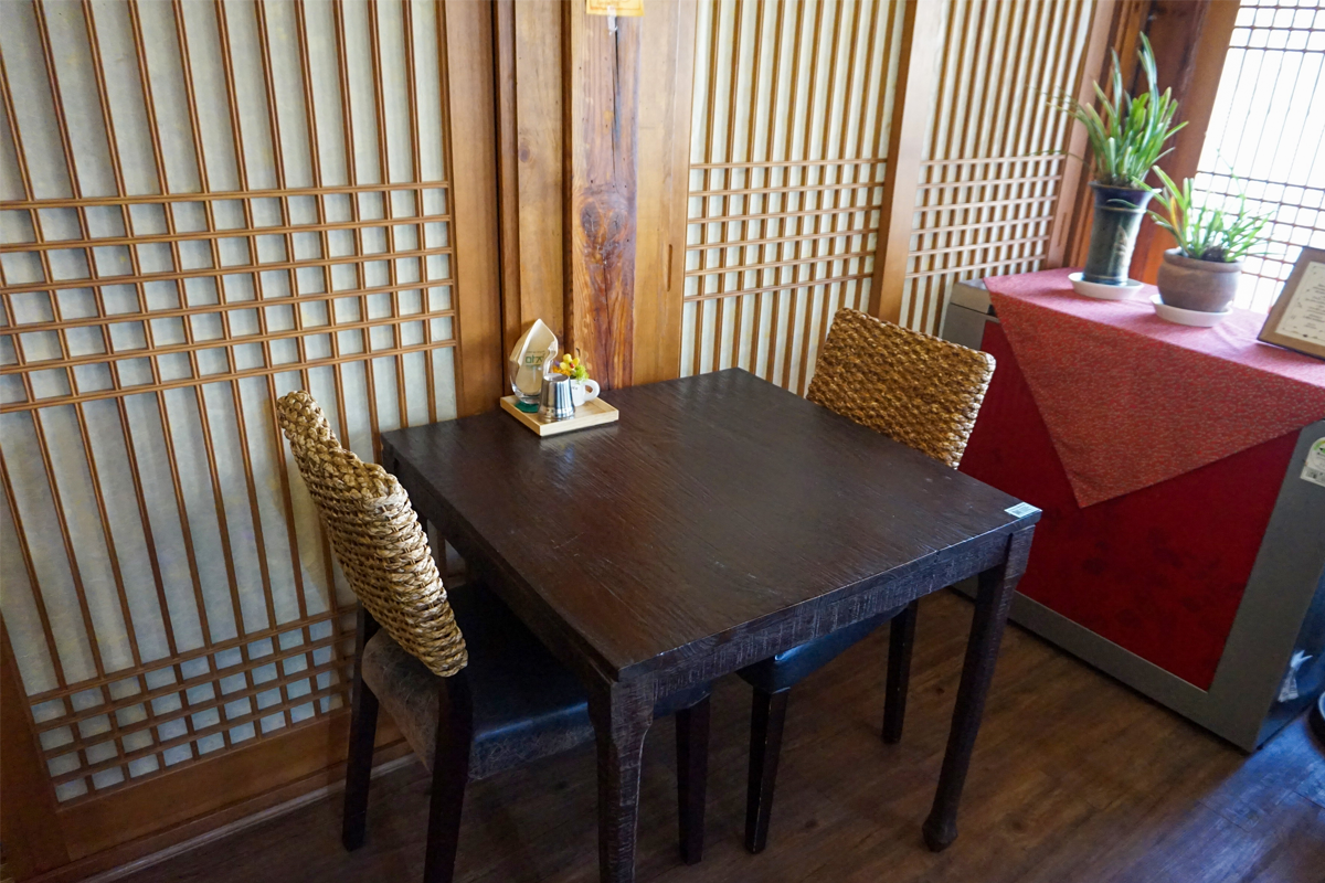 韓屋風格的Maji餐廳內部單獨座位區，適合私密的用餐體驗。