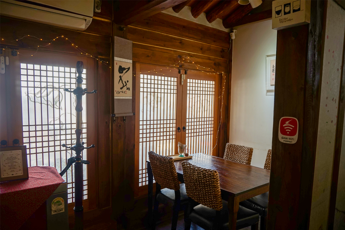 Maji素食餐廳的私人用餐空間，設有韓式裝飾細節靜謐雅緻。