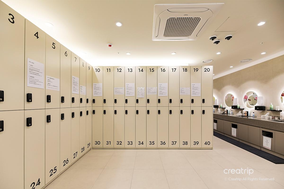 在麗芬聚PPEUM接受專業諮詢的韓國醫美診所。