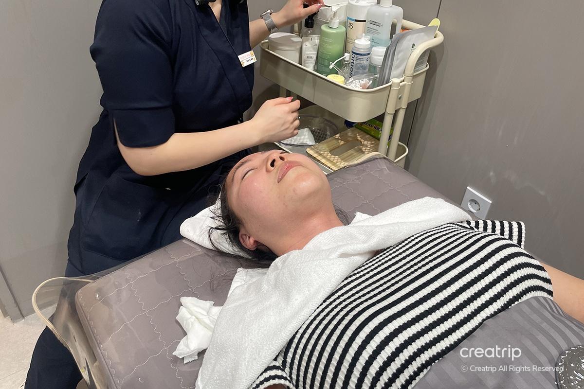 在麗芬聚PPEUM進行施術前準備的精密儀器配置。