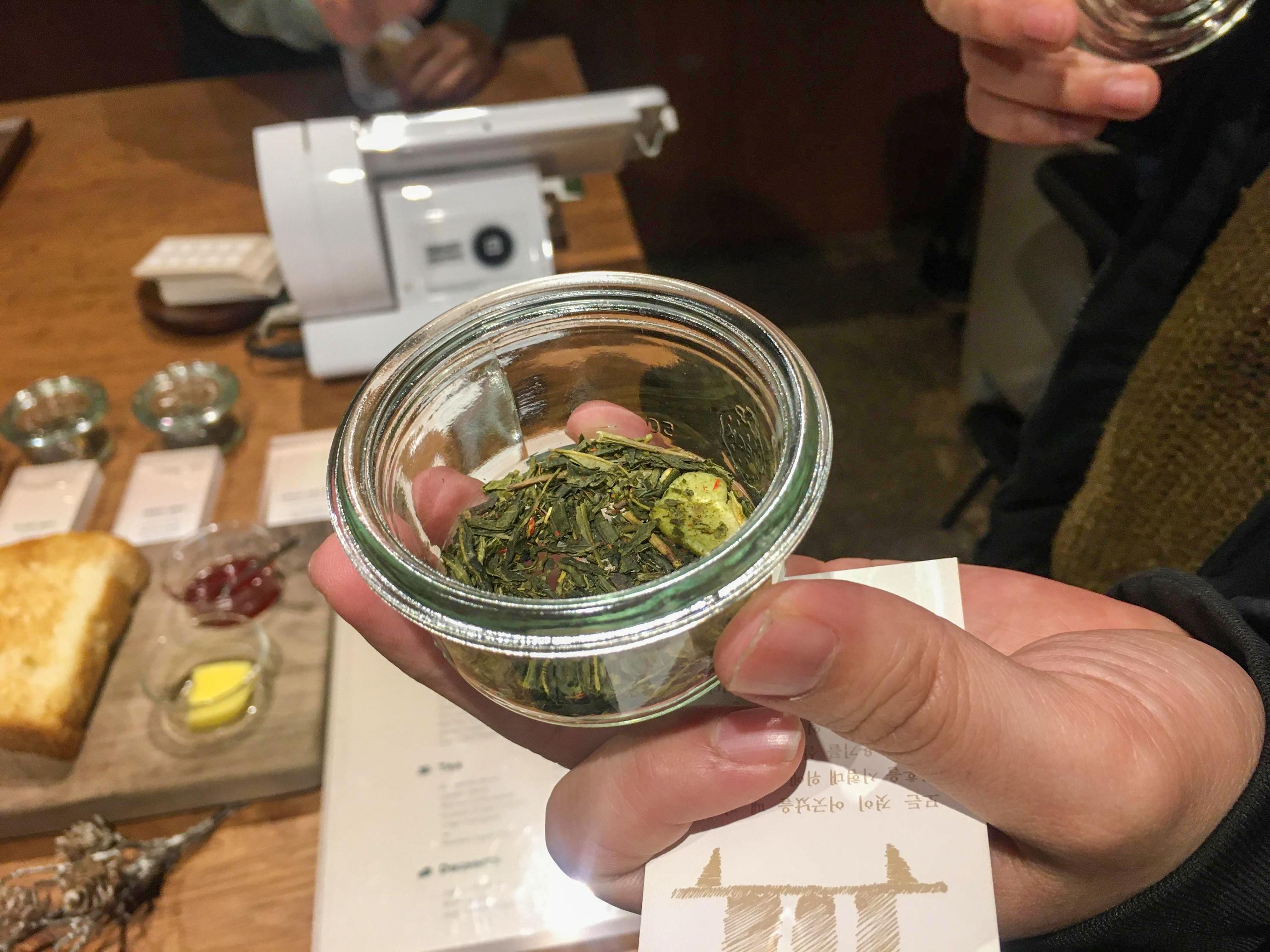 Beautiful cafe from Sweden that appreciates tranquility and calmness, brownie, coffee, hand drip, swedish, jamsil, songlidangil, songlidan, songpa, lotte world, lotte tower, cafe, quiet cafe, gallery cafe, art gallery