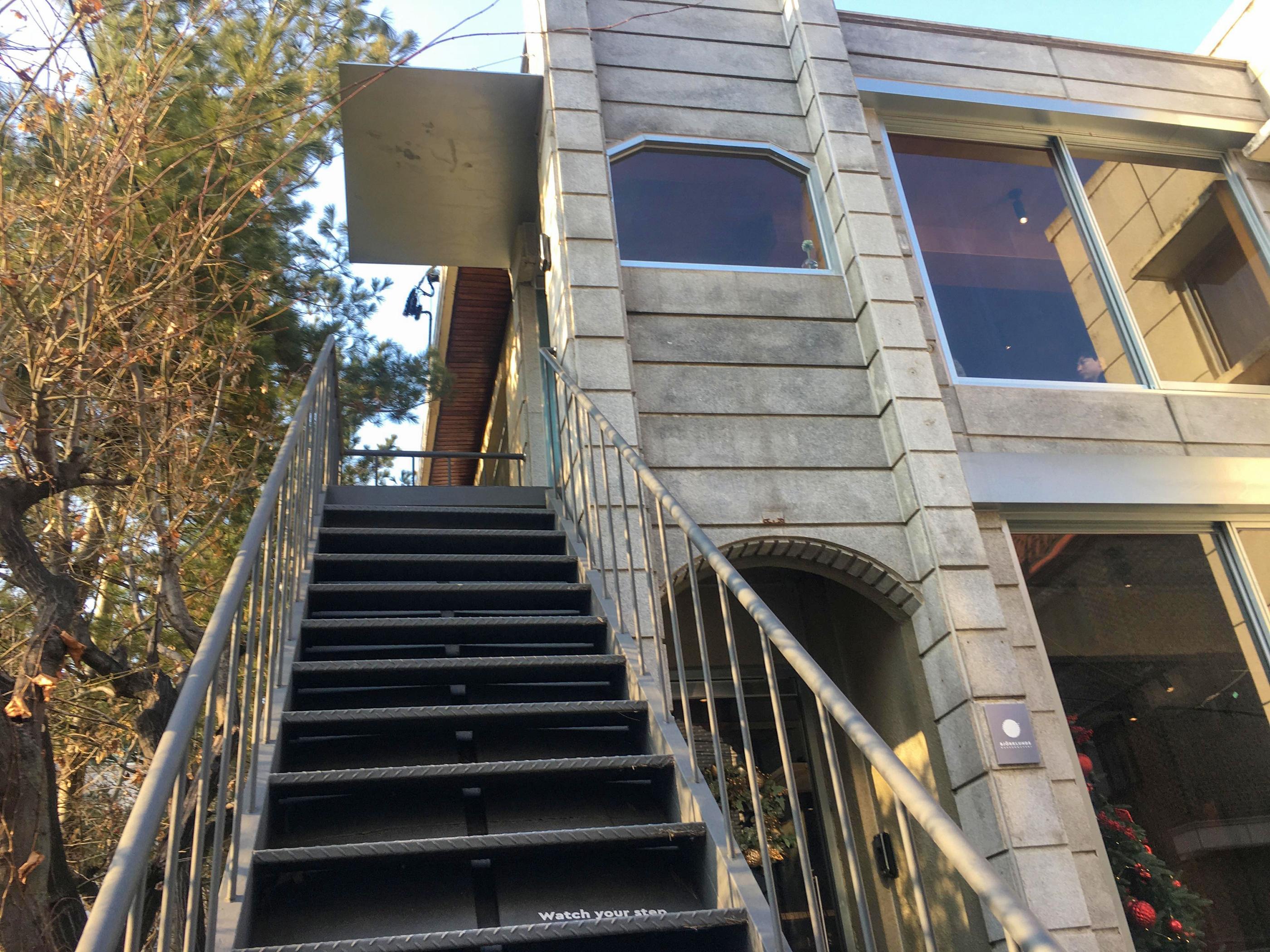 Beautiful cafe from Sweden that appreciates tranquility and calmness, brownie, coffee, hand drip, swedish, jamsil, songlidangil, songlidan, songpa, lotte world, lotte tower, cafe, quiet cafe, gallery cafe, art gallery