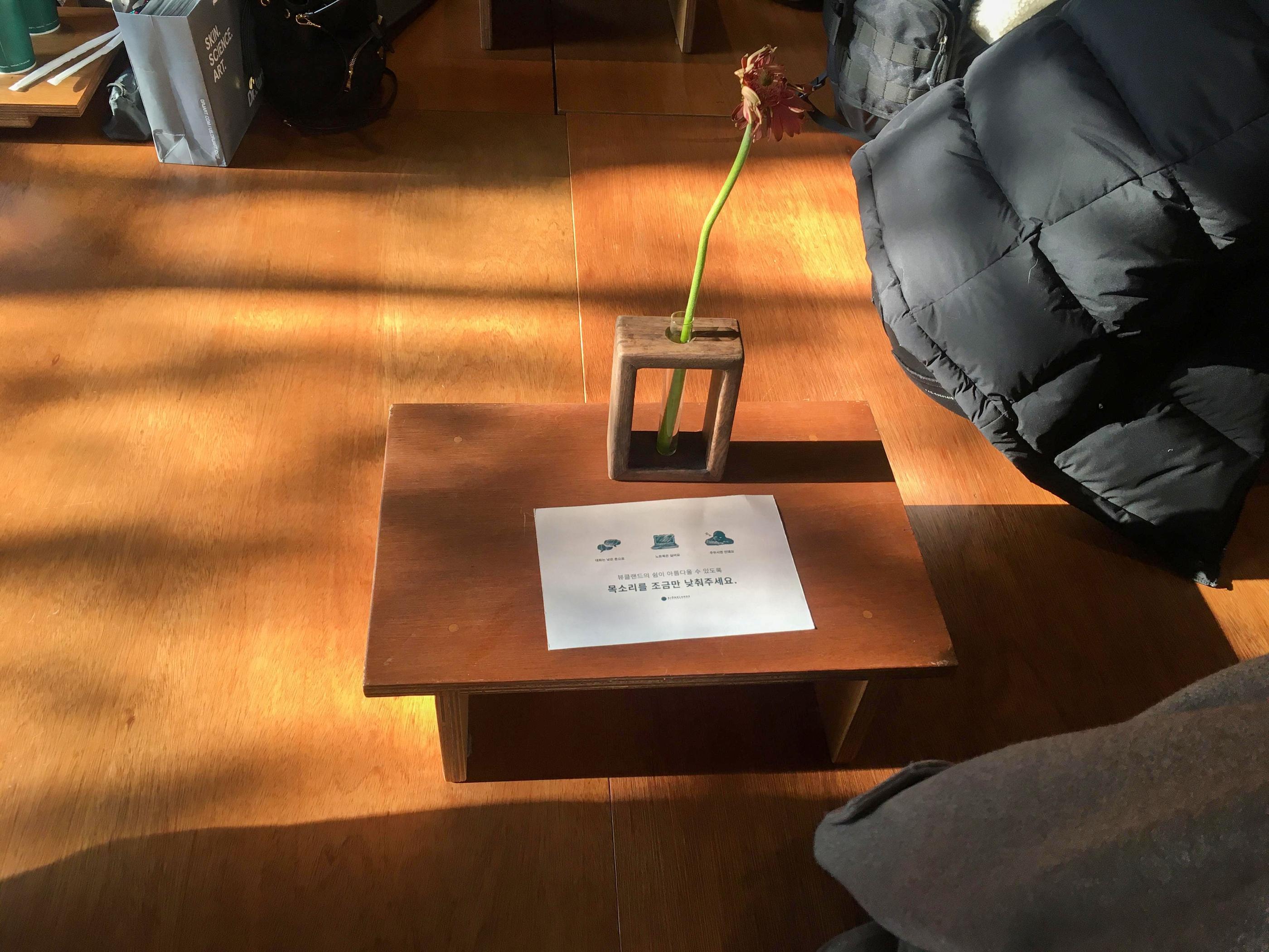 Beautiful cafe from Sweden that appreciates tranquility and calmness, brownie, coffee, hand drip, swedish, jamsil, songlidangil, songlidan, songpa, lotte world, lotte tower, cafe, quiet cafe, gallery cafe, art gallery