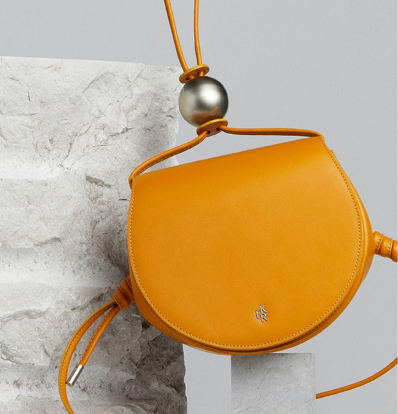 แบรนด์กระเป๋ายอดฮิตจากเกาหลี พร้อมคอลเลคชั่นต้อนรับตรุษจีน! เปลี่ยนกระเป๋ารับทรัพย์และโชคลาภกันซักหน่อยเป็นไงคะ?