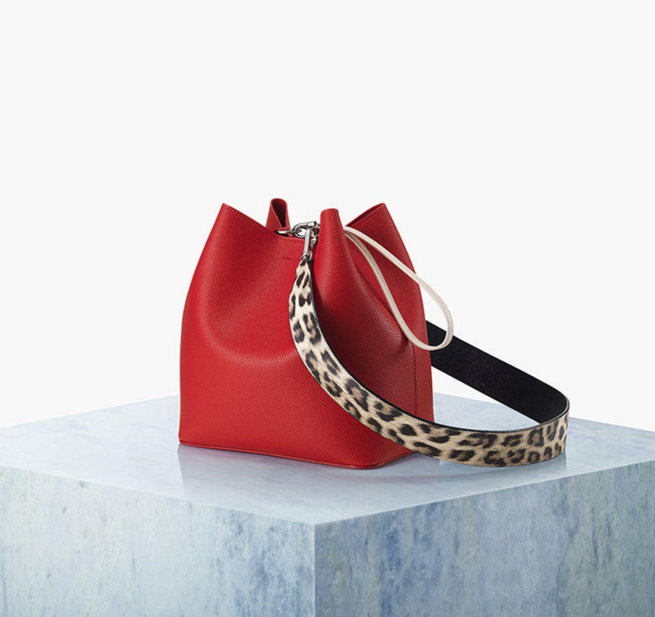 แบรนด์กระเป๋ายอดฮิตจากเกาหลี พร้อมคอลเลคชั่นต้อนรับตรุษจีน! เปลี่ยนกระเป๋ารับทรัพย์และโชคลาภกันซักหน่อยเป็นไงคะ?