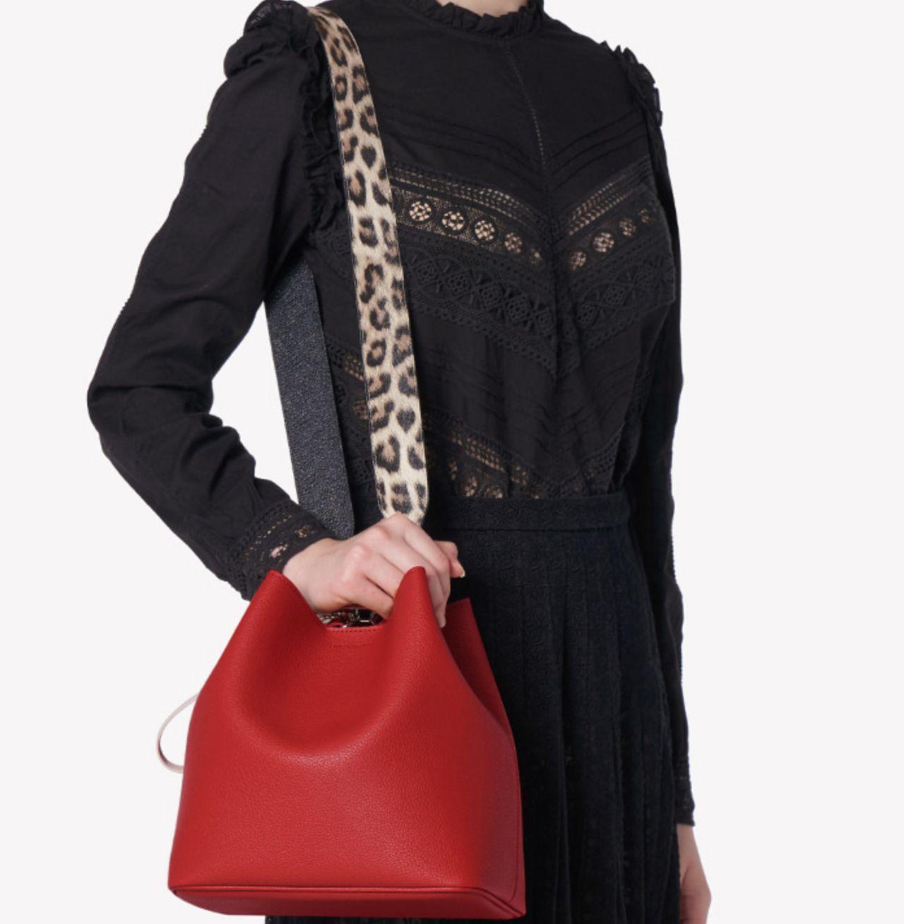 แบรนด์กระเป๋ายอดฮิตจากเกาหลี พร้อมคอลเลคชั่นต้อนรับตรุษจีน! เปลี่ยนกระเป๋ารับทรัพย์และโชคลาภกันซักหน่อยเป็นไงคะ?