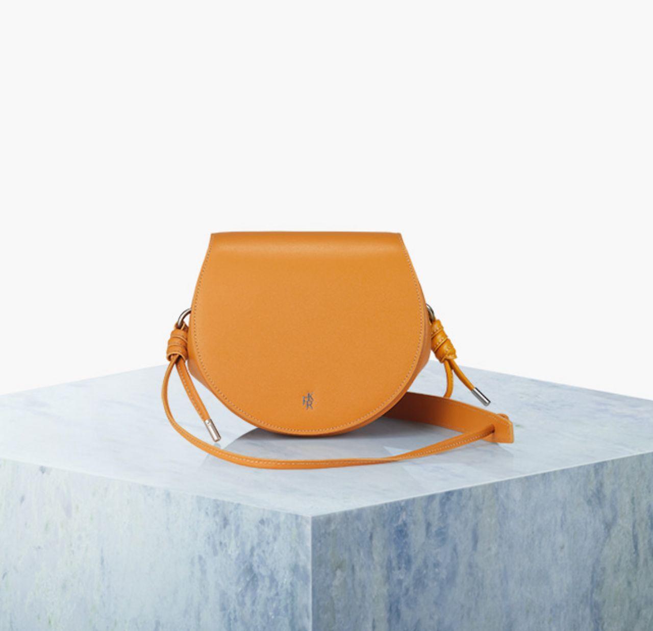 แบรนด์กระเป๋ายอดฮิตจากเกาหลี พร้อมคอลเลคชั่นต้อนรับตรุษจีน! เปลี่ยนกระเป๋ารับทรัพย์และโชคลาภกันซักหน่อยเป็นไงคะ?